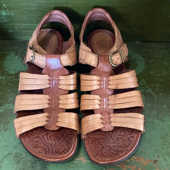 Ariat sandals- cute, like new! Women’s US- Size- 8.5. - Picture 2 of 13